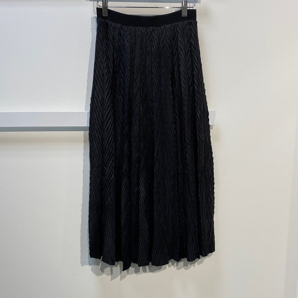 Chic Black Textured Maxi Skirt